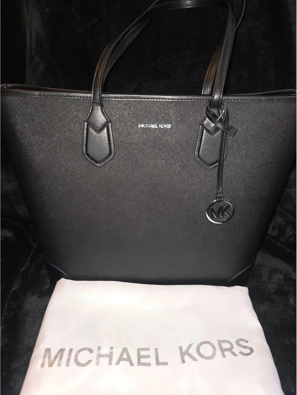 30. NWT MICHAEL Michael Kors' Saylor Tote